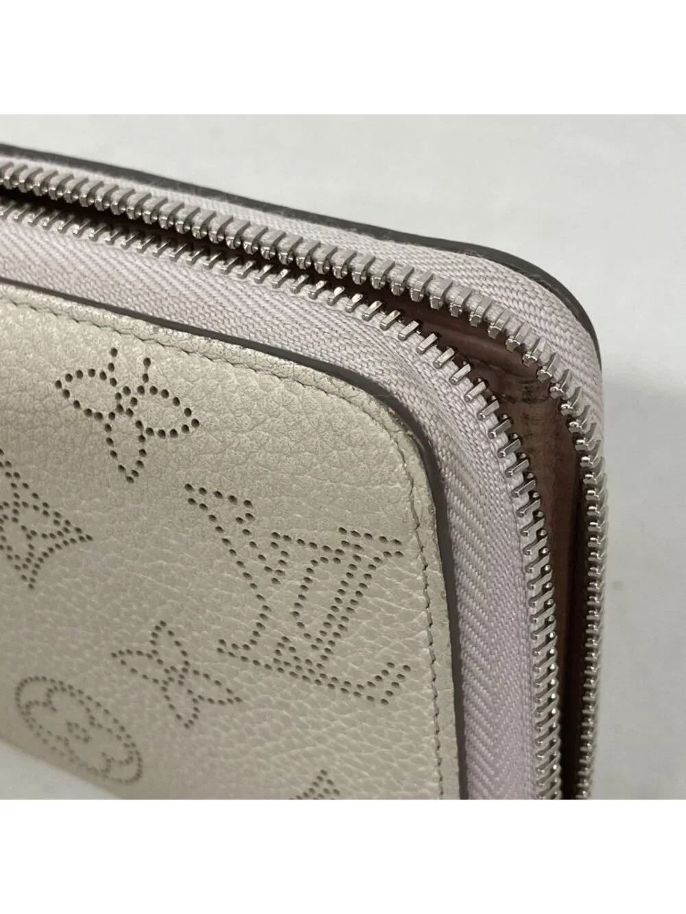 Louis Vuitton Wallet Mahina Zippy Blume Rose Mademoiselle